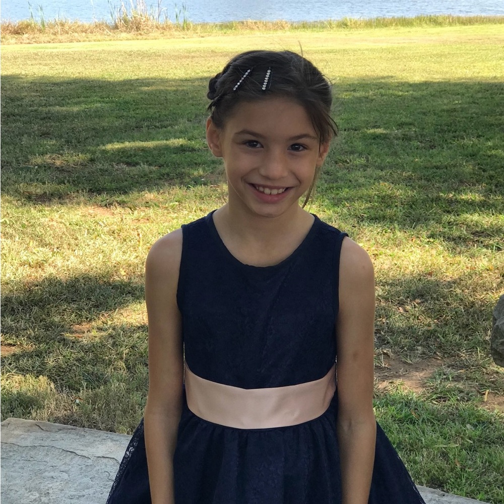 BRIDESMAID Lace overlay on rich navy blue dress. Girls size 6.